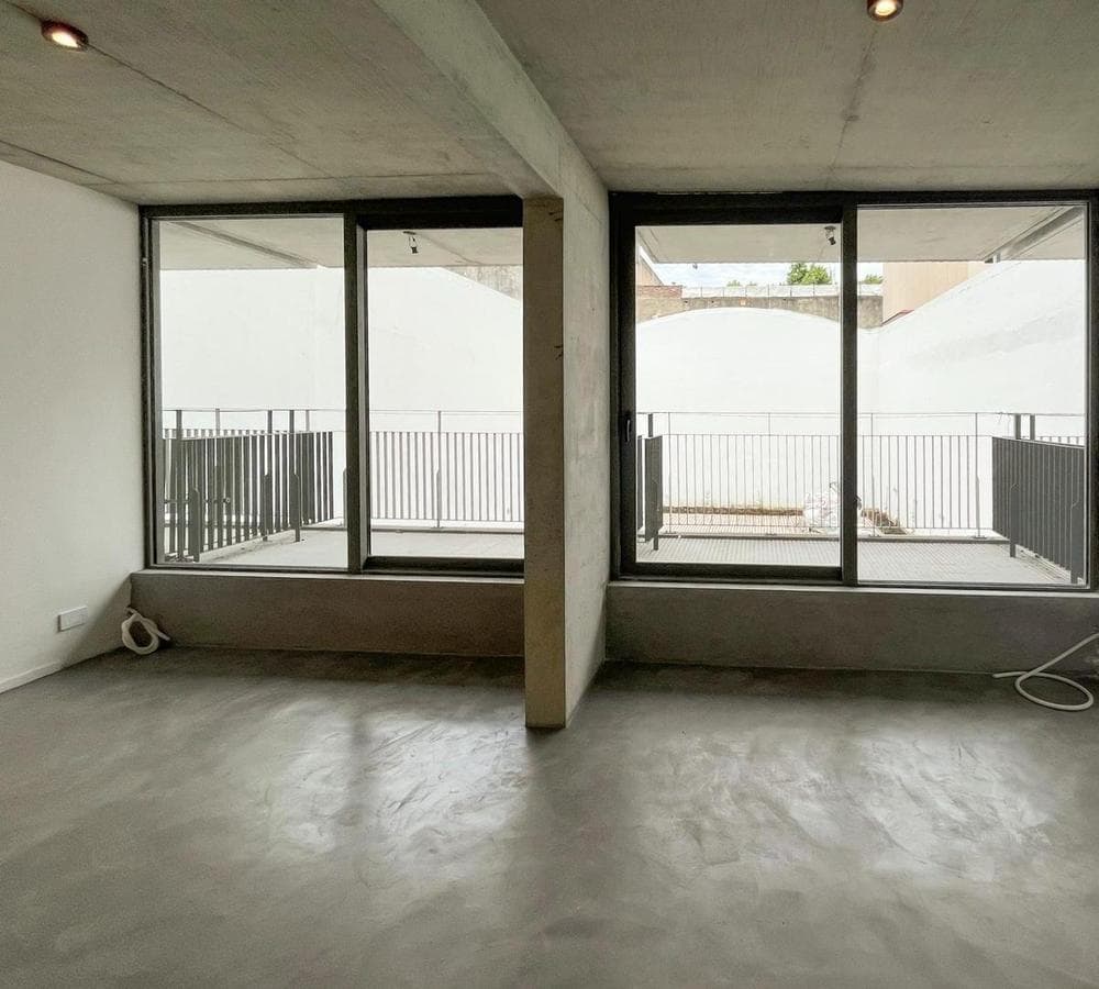 BRAND-NEW, DIVISIBLE OPEN-CONCEPT OFFICE WITH A BALCONY