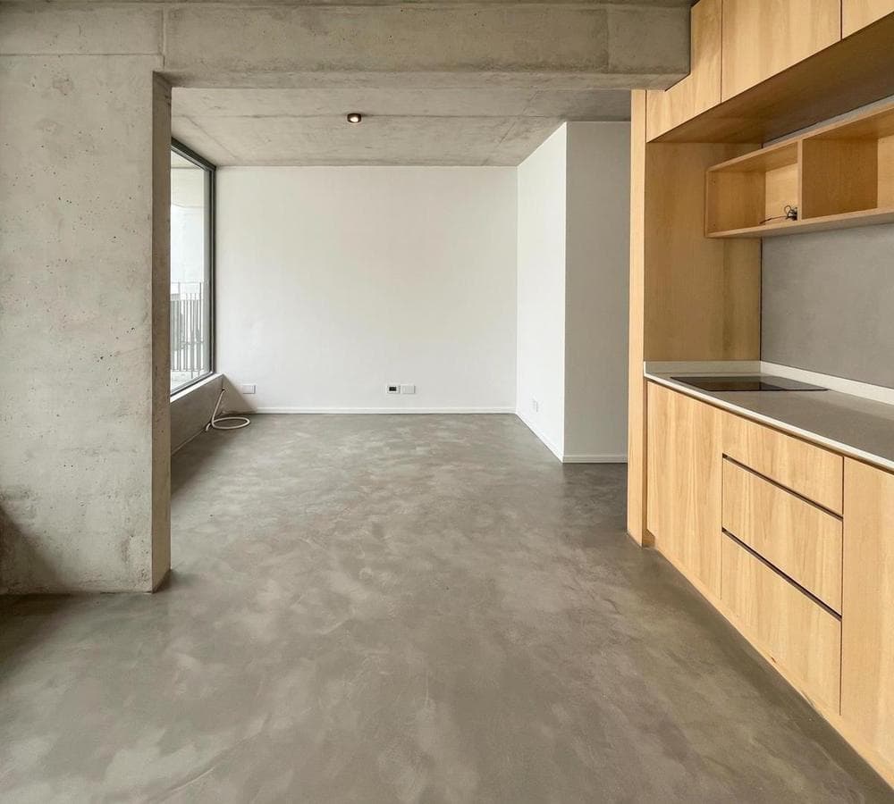 BRAND-NEW, DIVISIBLE OPEN-CONCEPT OFFICE WITH A BALCONY