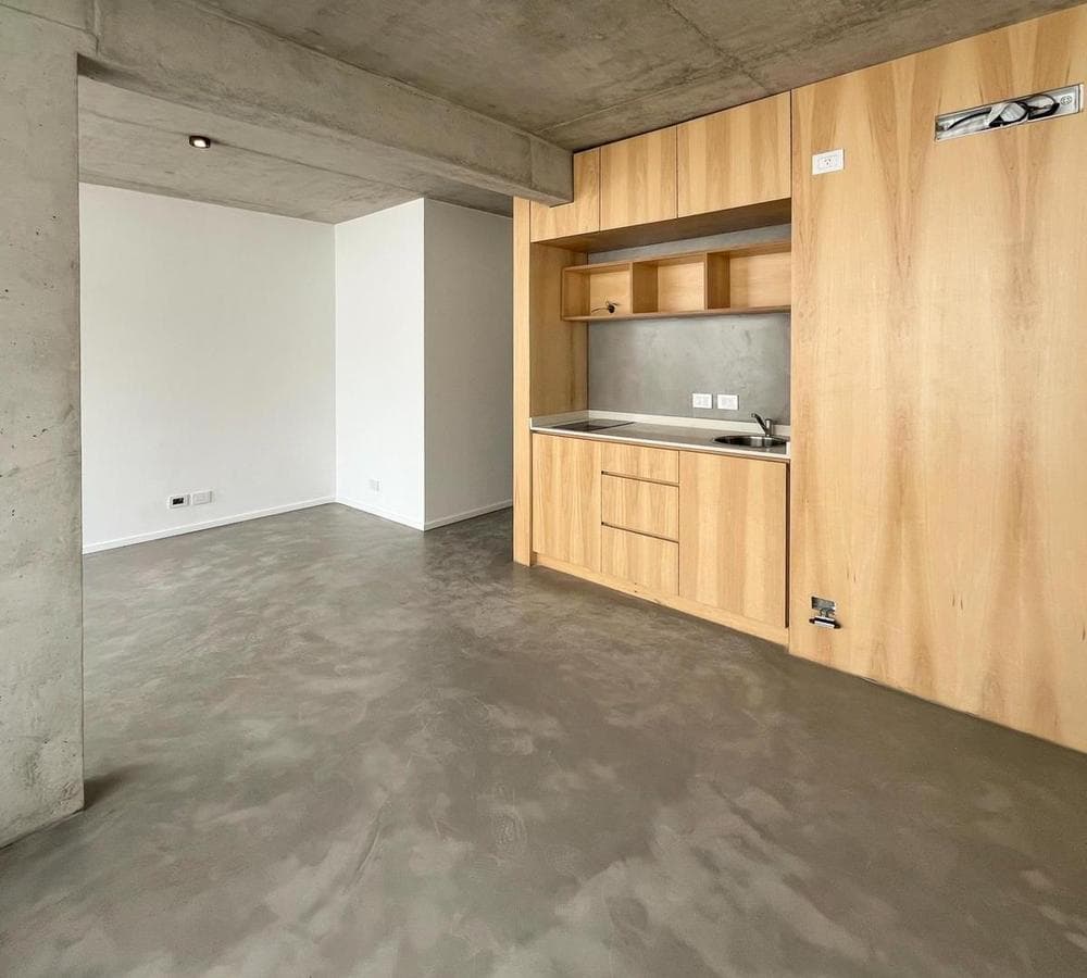 BRAND-NEW, DIVISIBLE OPEN-CONCEPT OFFICE WITH A BALCONY