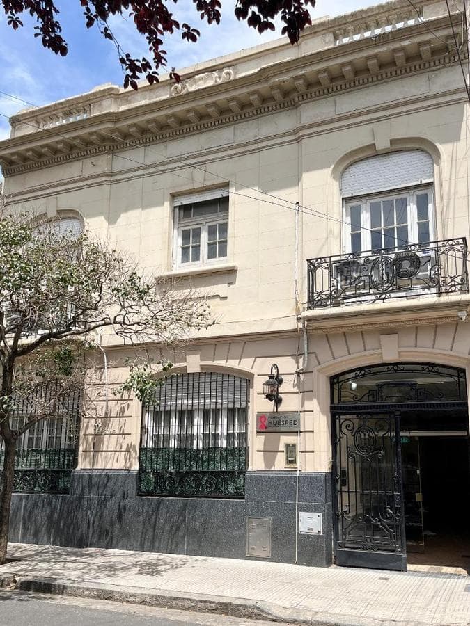 12-ROOM HOUSE FOR COMMERCIAL RENT IN ALMAGRO