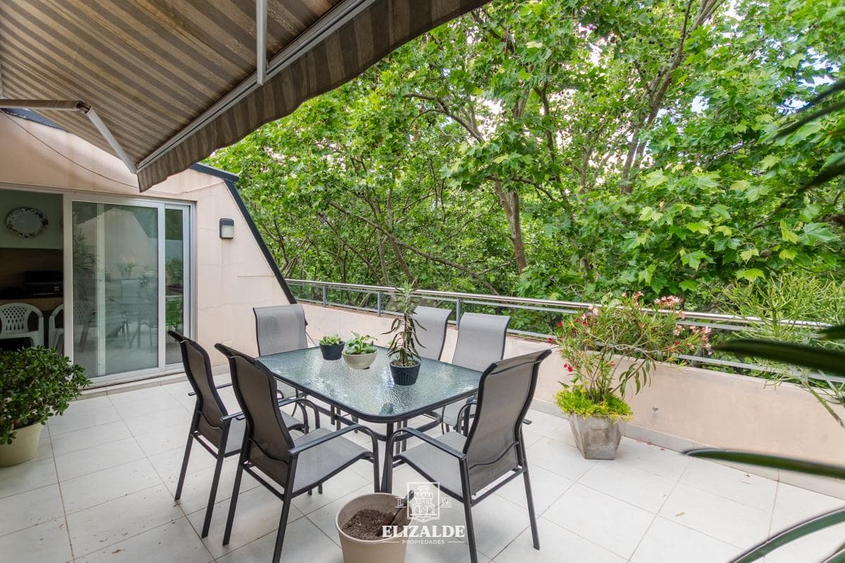 Av. del Libertador and Martin Rodriguez - Immaculate duplex with barbecue, terrace, 2 parking spaces, and pool -