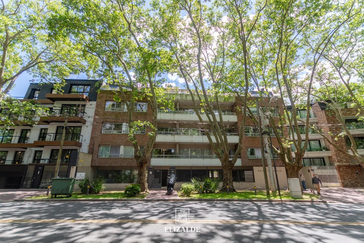 Av. del Libertador and Martin Rodriguez - Immaculate duplex with barbecue, terrace, 2 parking spaces, and pool -