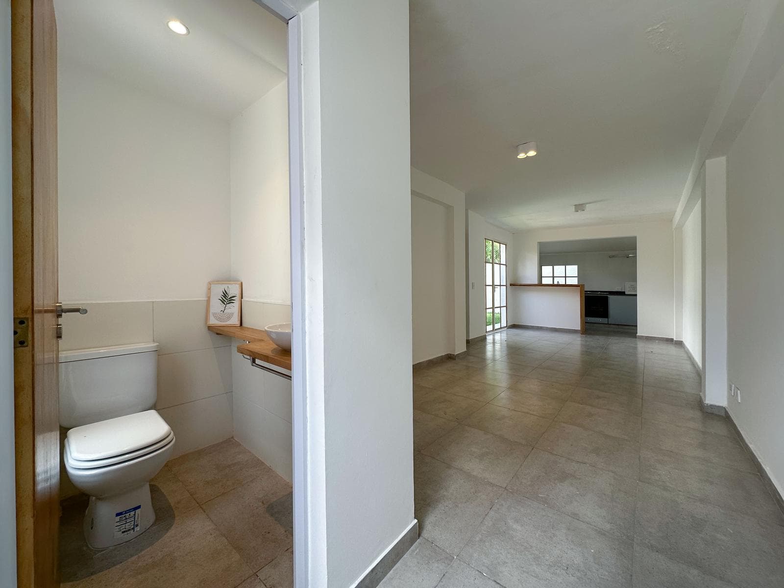 2-bedroom, 2-bathroom house with a hallway and a garden in Arroyito