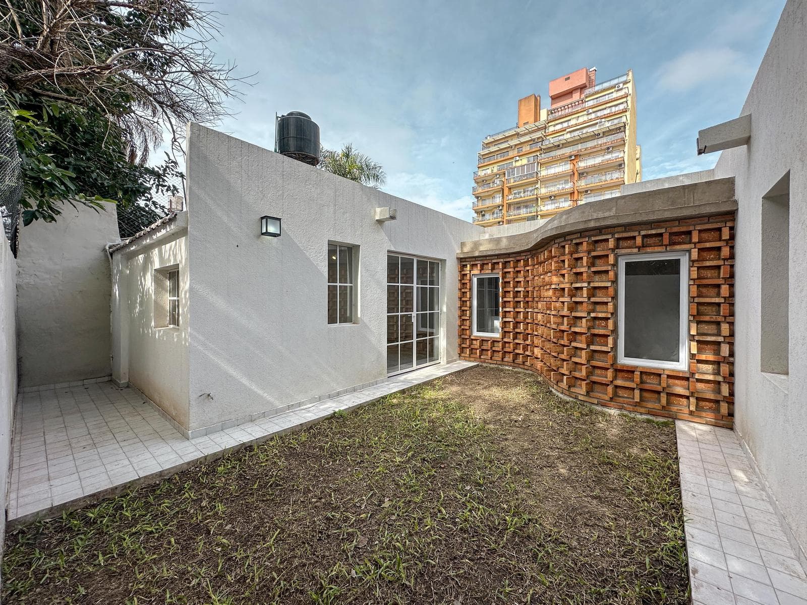 2-bedroom, 2-bathroom house with a hallway and a garden in Arroyito