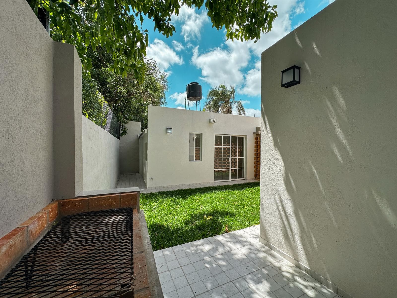 2-bedroom, 2-bathroom house with a hallway and a garden in Arroyito