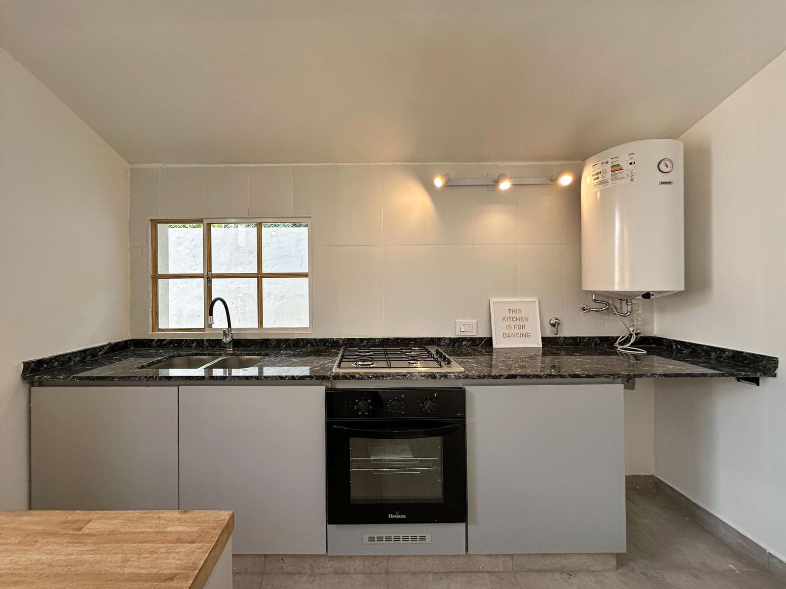 2-bedroom, 2-bathroom house with a hallway and a garden in Arroyito