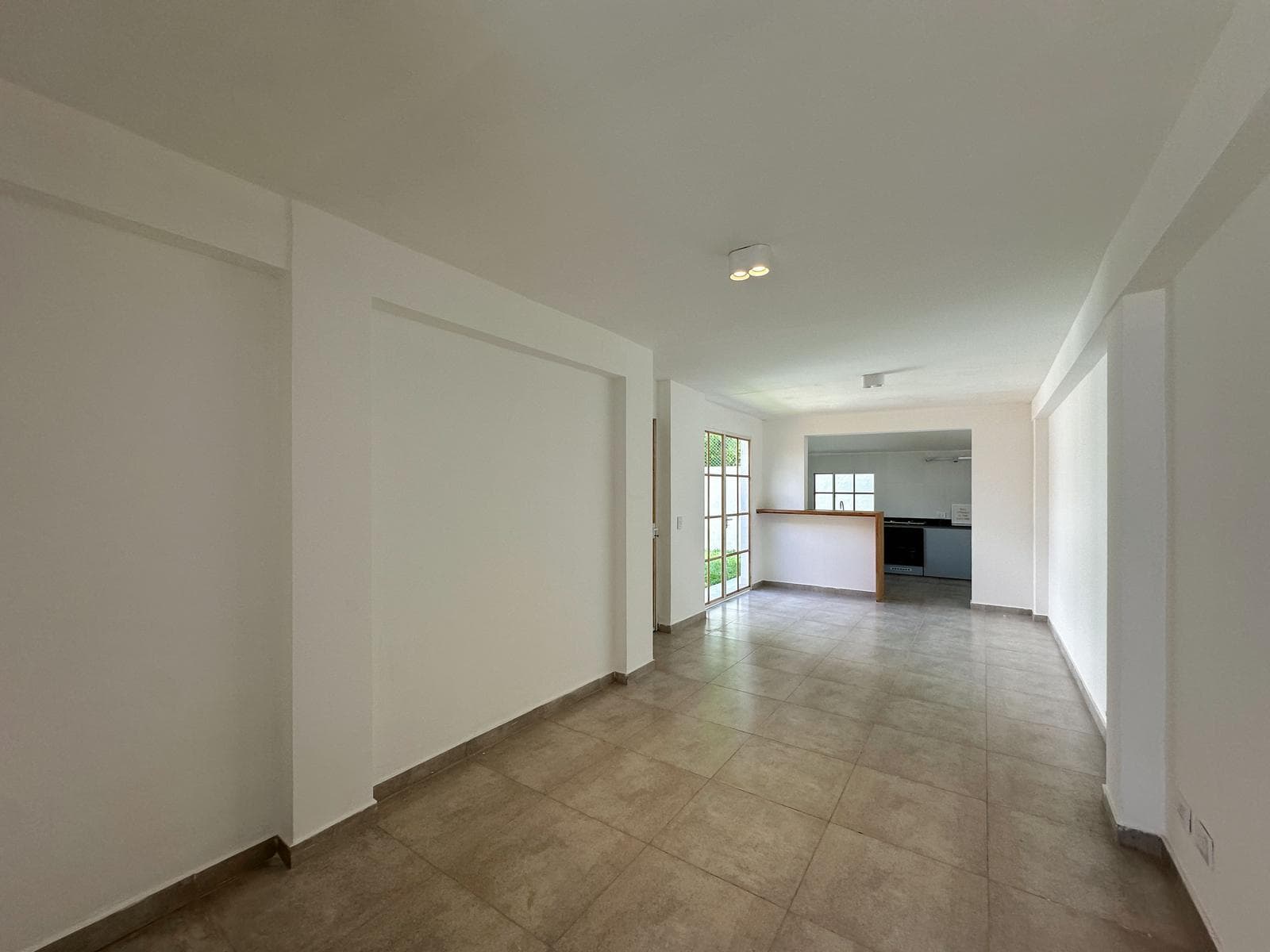 2-bedroom, 2-bathroom house with a hallway and a garden in Arroyito