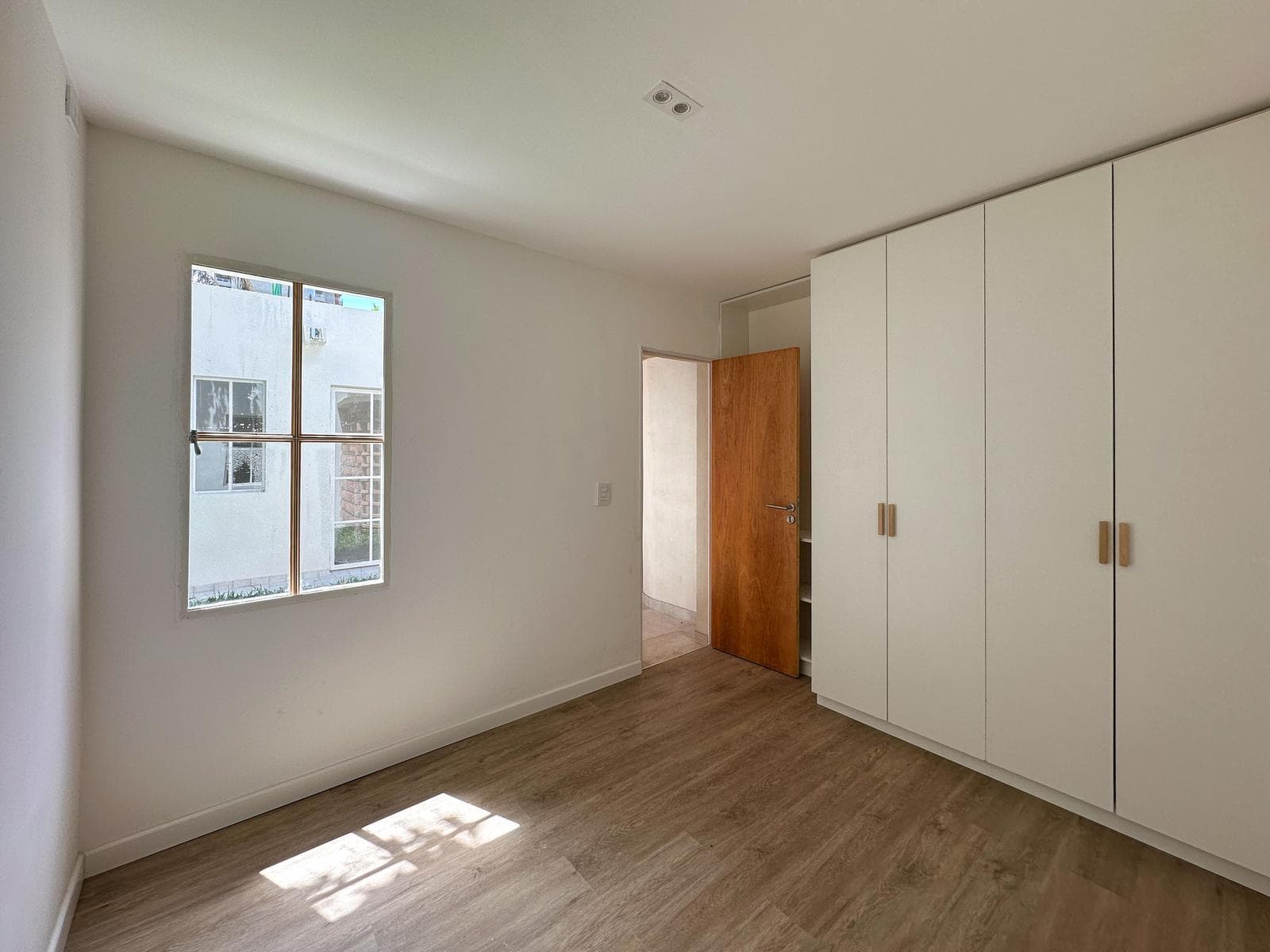 2-bedroom, 2-bathroom house with a hallway and a garden in Arroyito