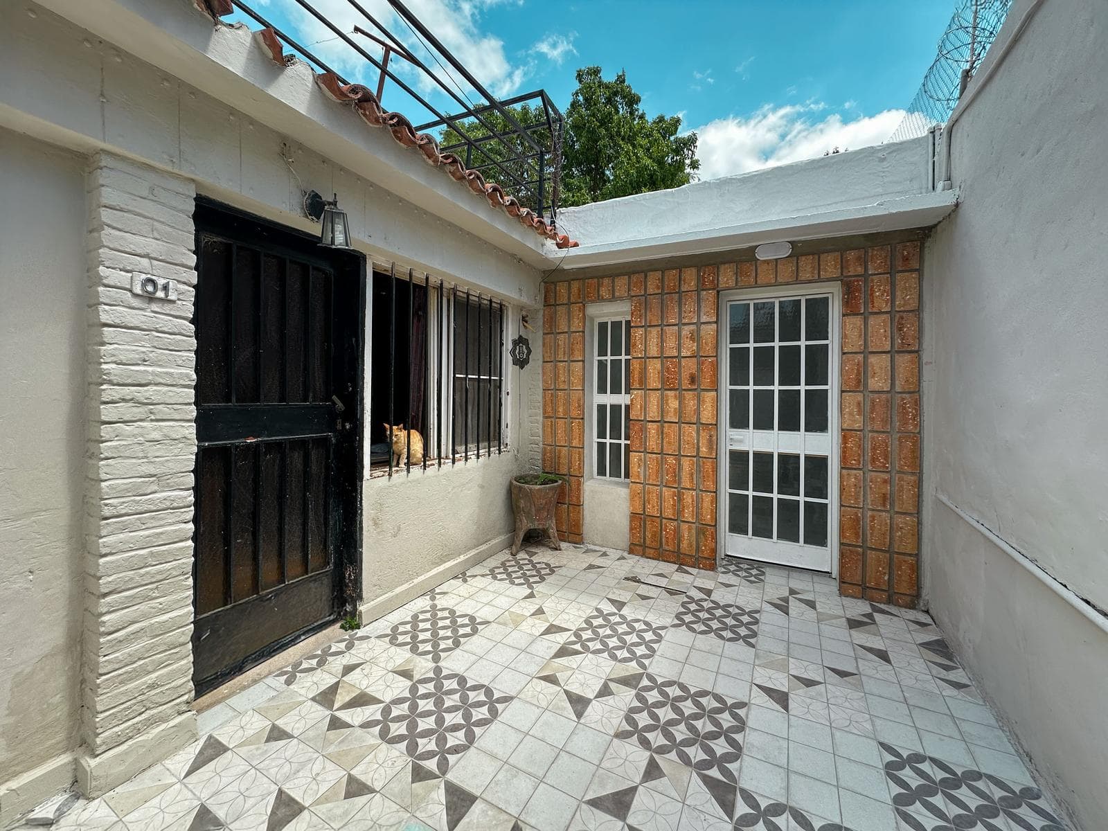 2-bedroom, 2-bathroom house with a hallway and a garden in Arroyito