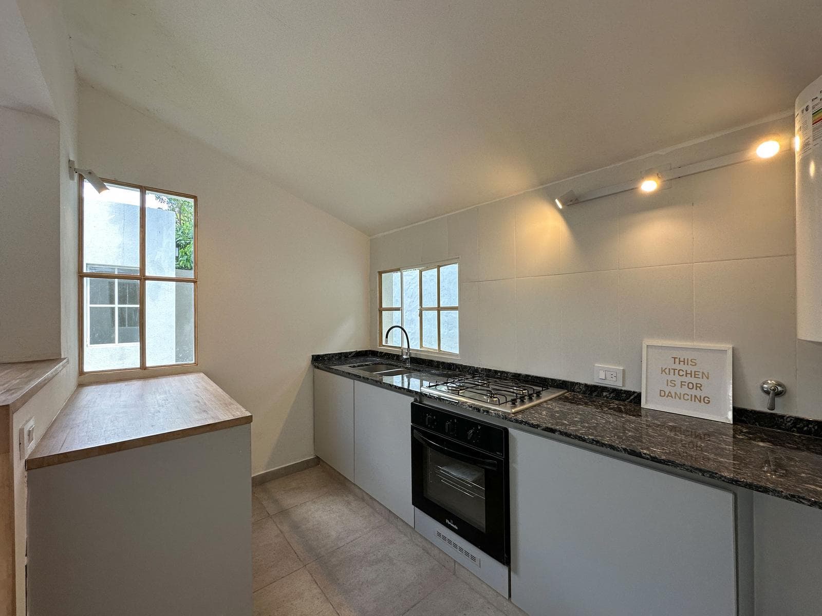 2-bedroom, 2-bathroom house with a hallway and a garden in Arroyito