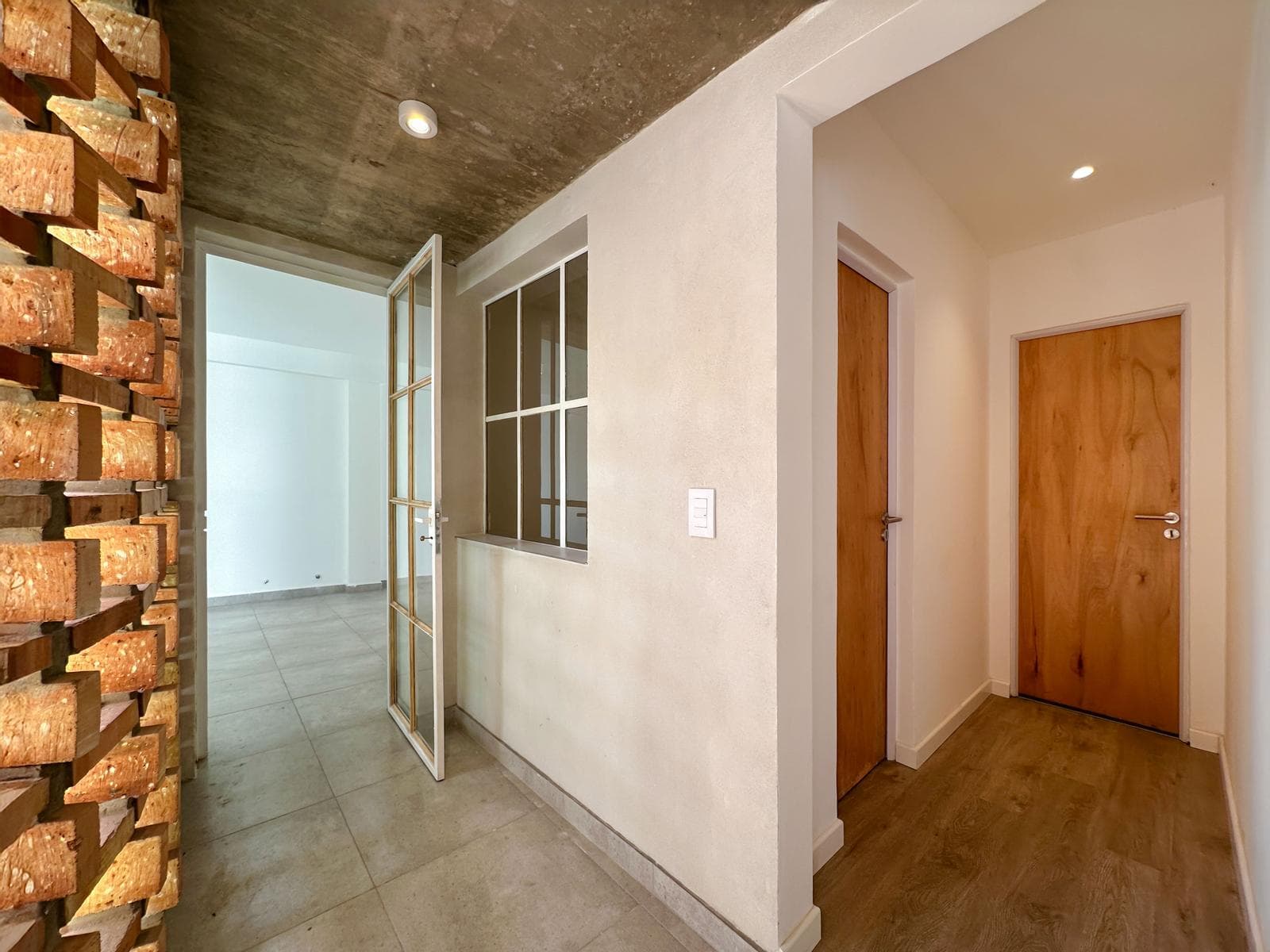 2-bedroom, 2-bathroom house with a hallway and a garden in Arroyito