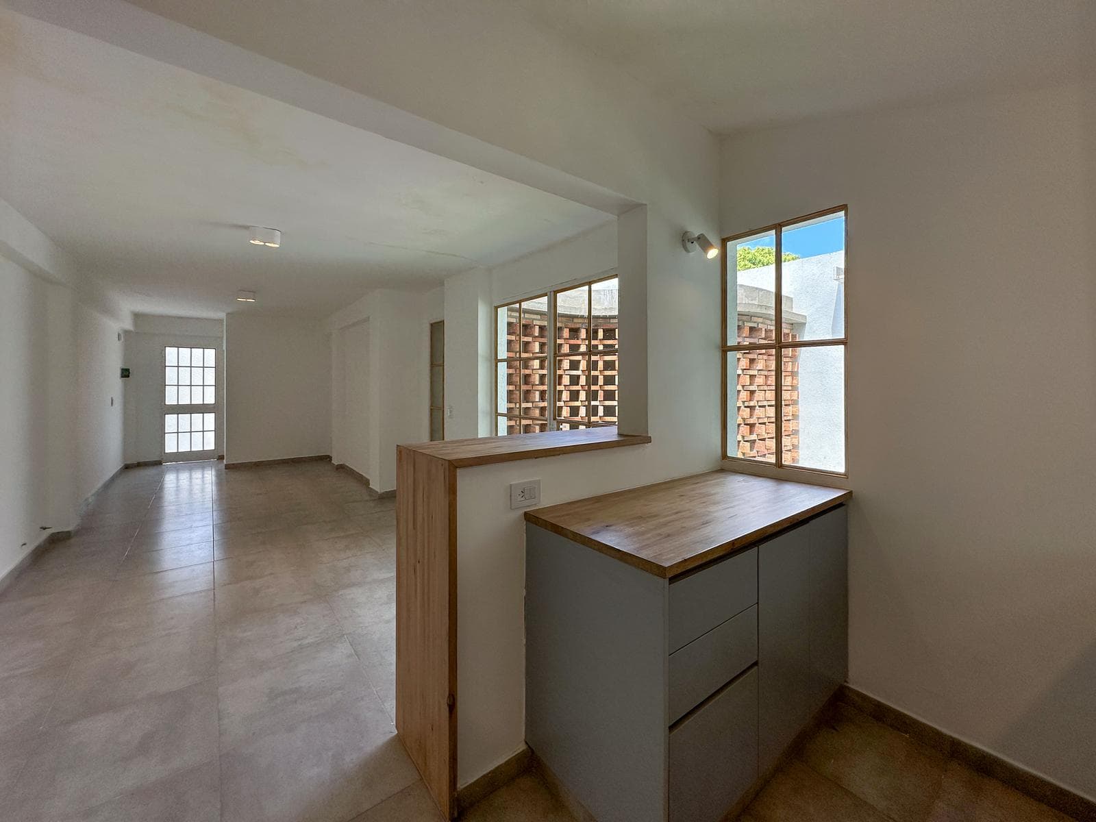2-bedroom, 2-bathroom house with a hallway and a garden in Arroyito