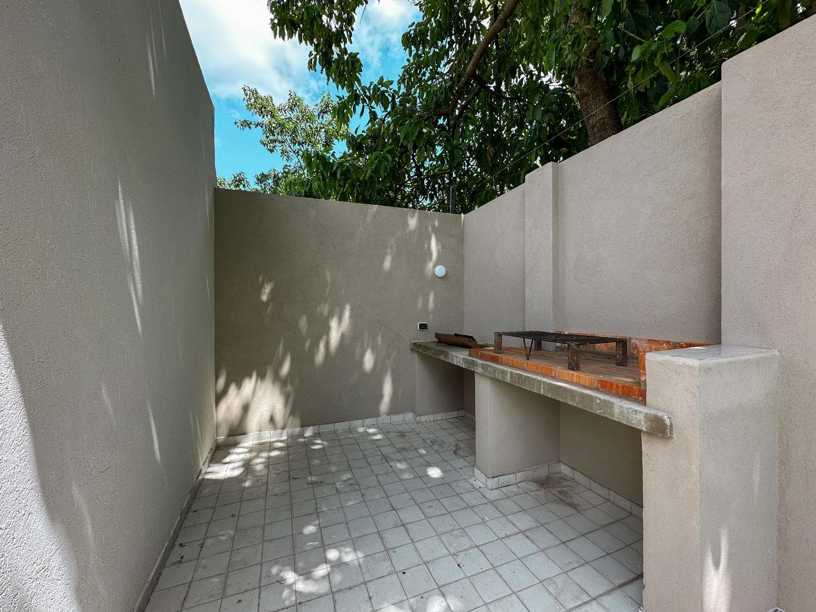2-bedroom, 2-bathroom house with a hallway and a garden in Arroyito