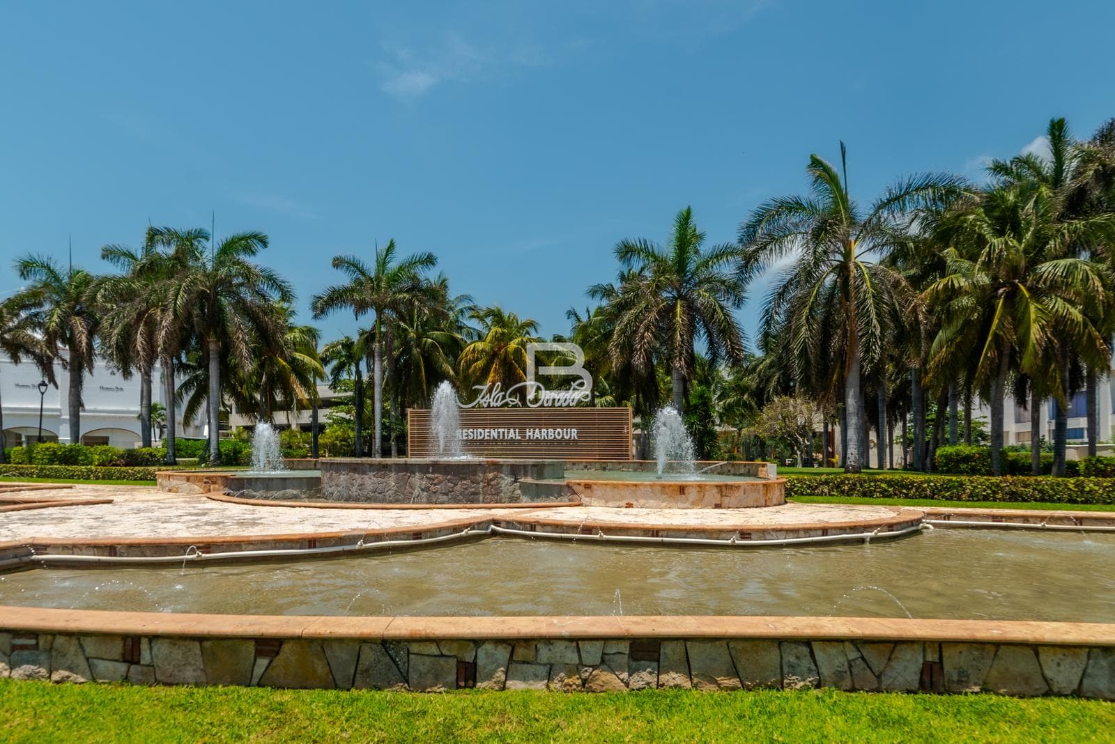 Isla Dorada: Apartment for Sale with a Dock