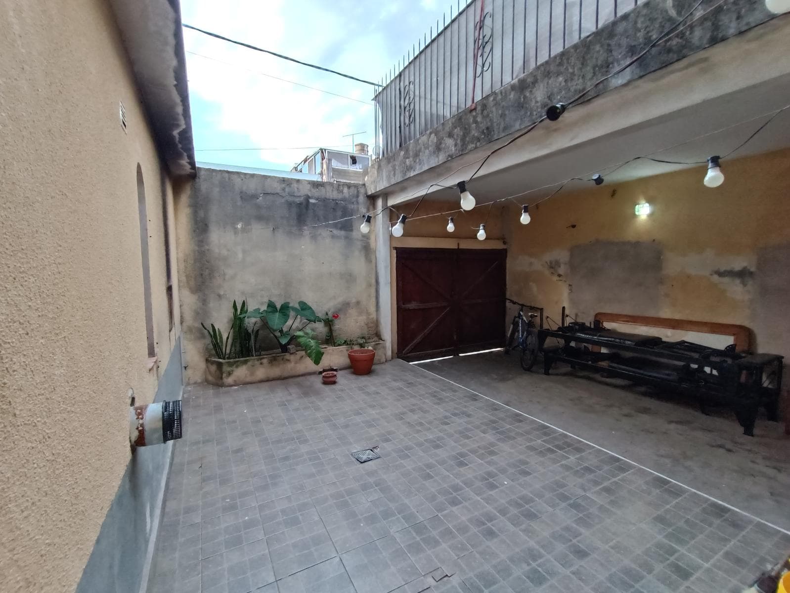 FOR SALE - 3-bedroom house with a patio and a 2-car garage - Arroyito neighborhood, Rosario.