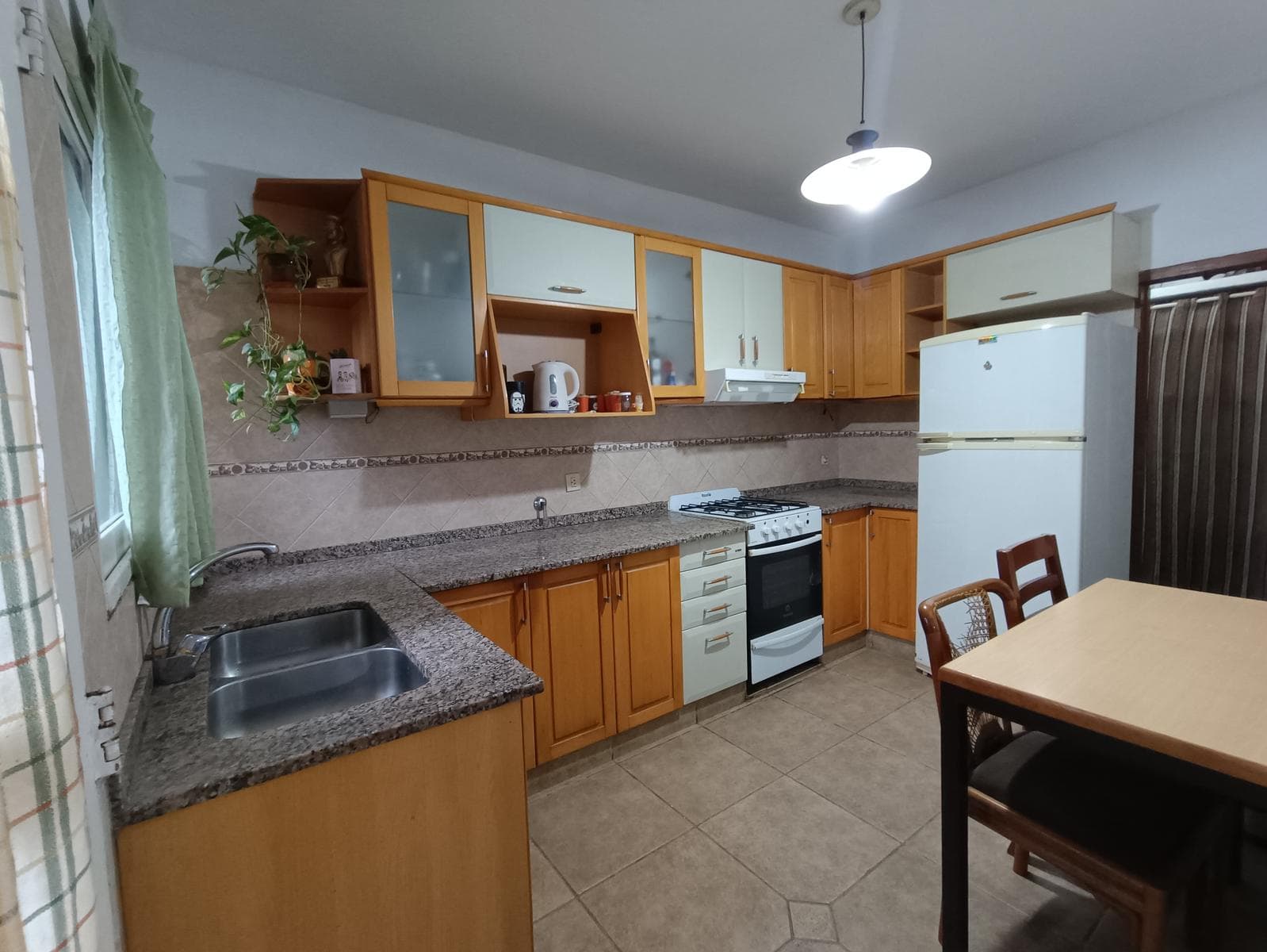FOR SALE - 3-bedroom house with a patio and a 2-car garage - Arroyito neighborhood, Rosario.