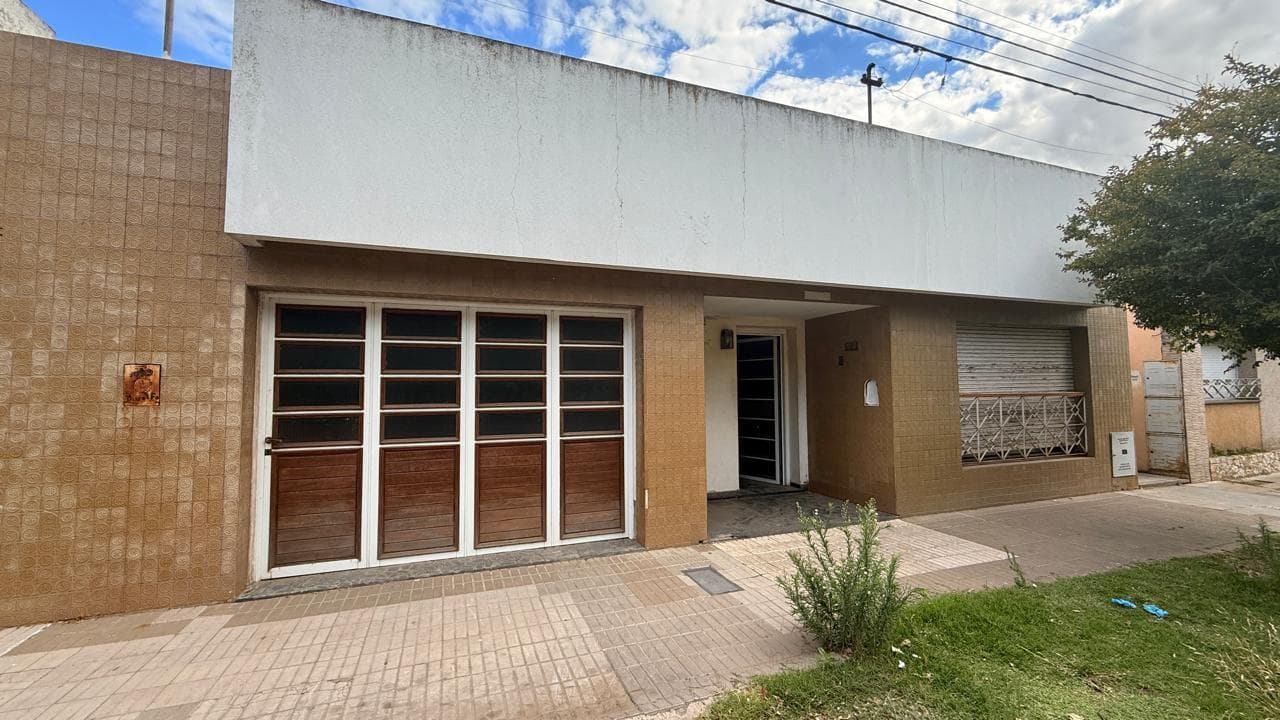 House for Sale: Two Bedrooms, Garage, Patio, Barbecue Area, and Terrace. San Lorenzo