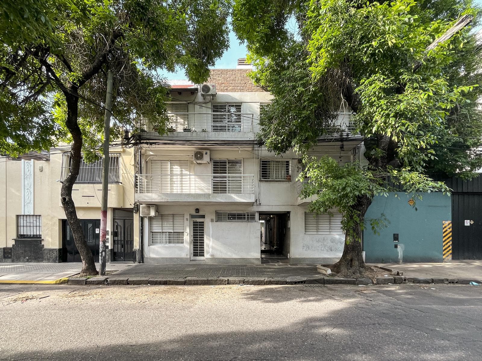 3-bedroom apartment on a higher floor with a terrace and barbecue area in Abasto