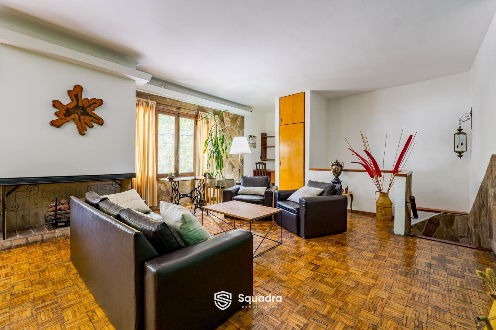 Upper-floor house with 3 bedrooms, 3 commercial units, and 1 warehouse, Cinco Esquinas, Rosario.