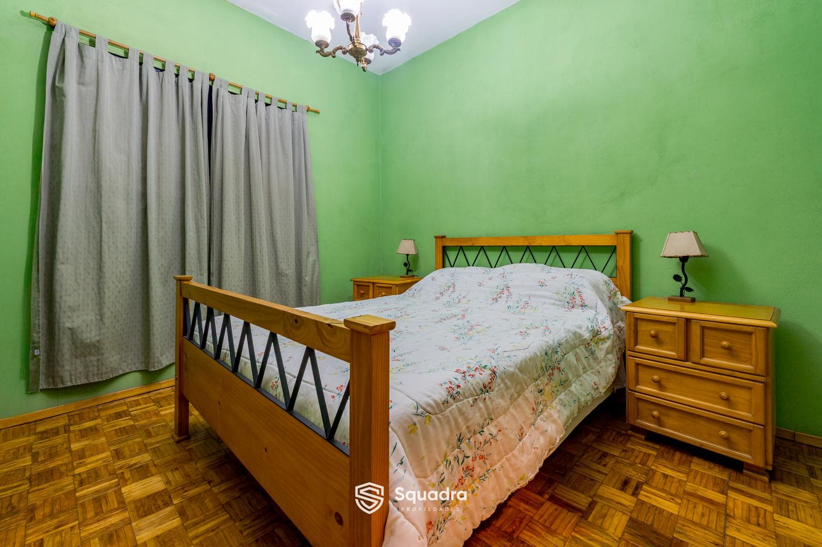 Upper-floor house with 3 bedrooms, 3 commercial units, and 1 warehouse, Cinco Esquinas, Rosario.