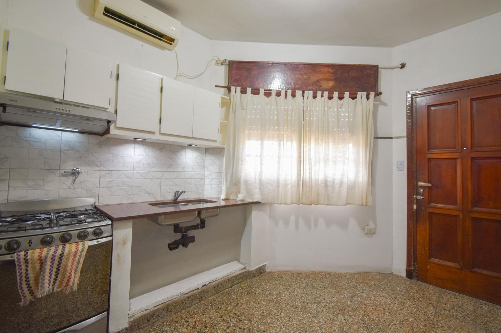 3-room detached townhouse for sale with a garage and private terrace in Banfield