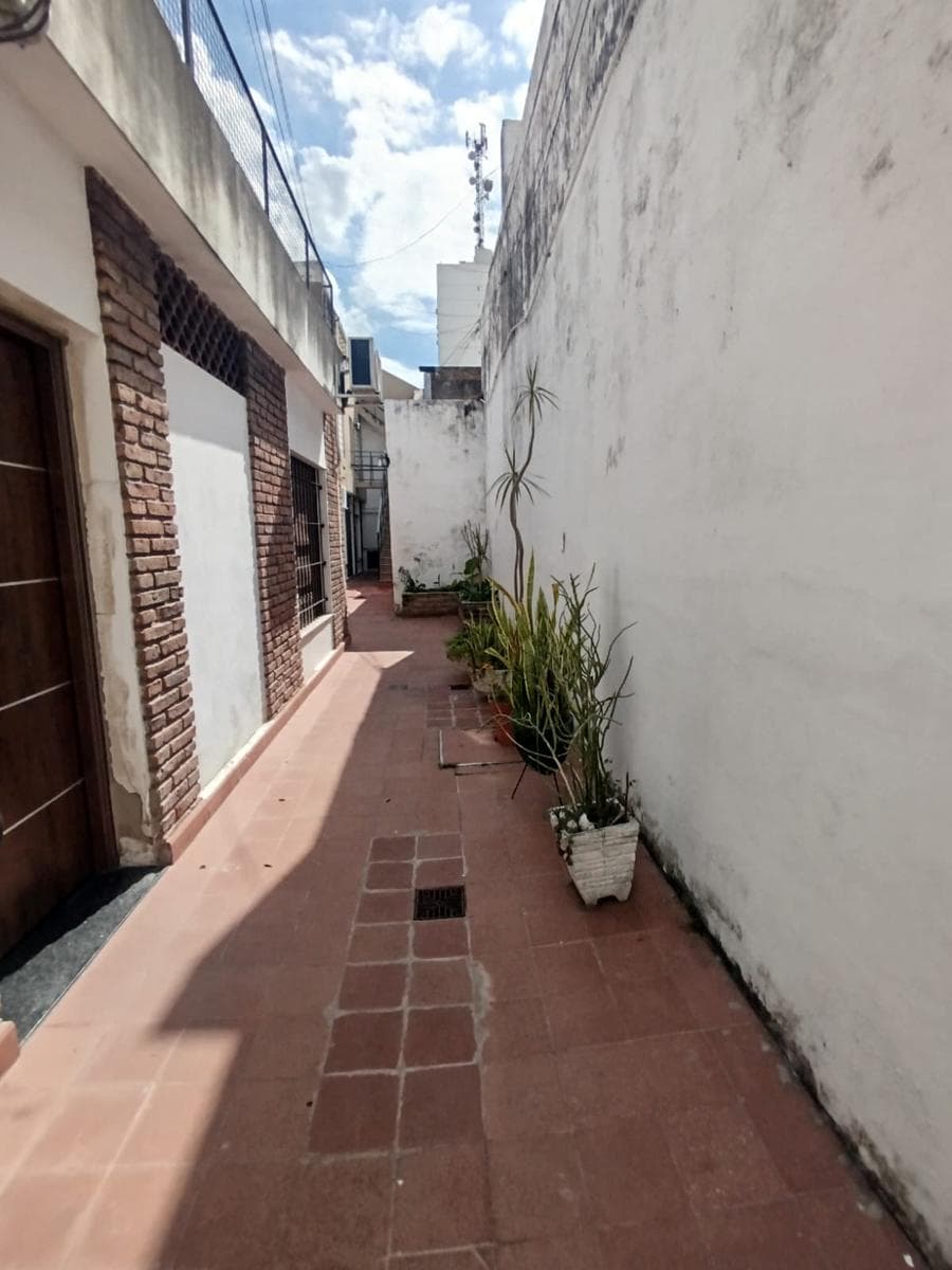 A 2-bedroom apartment, completely renovated, just a few meters from universities and colleges.