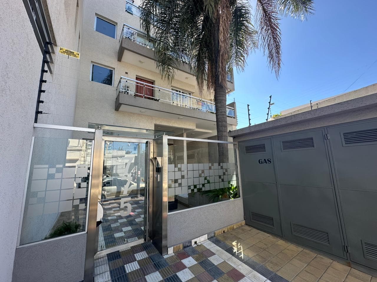 3-ROOM APARTMENT FOR SALE WITH GARAGE IN DOWNTOWN BERAZATEGUI