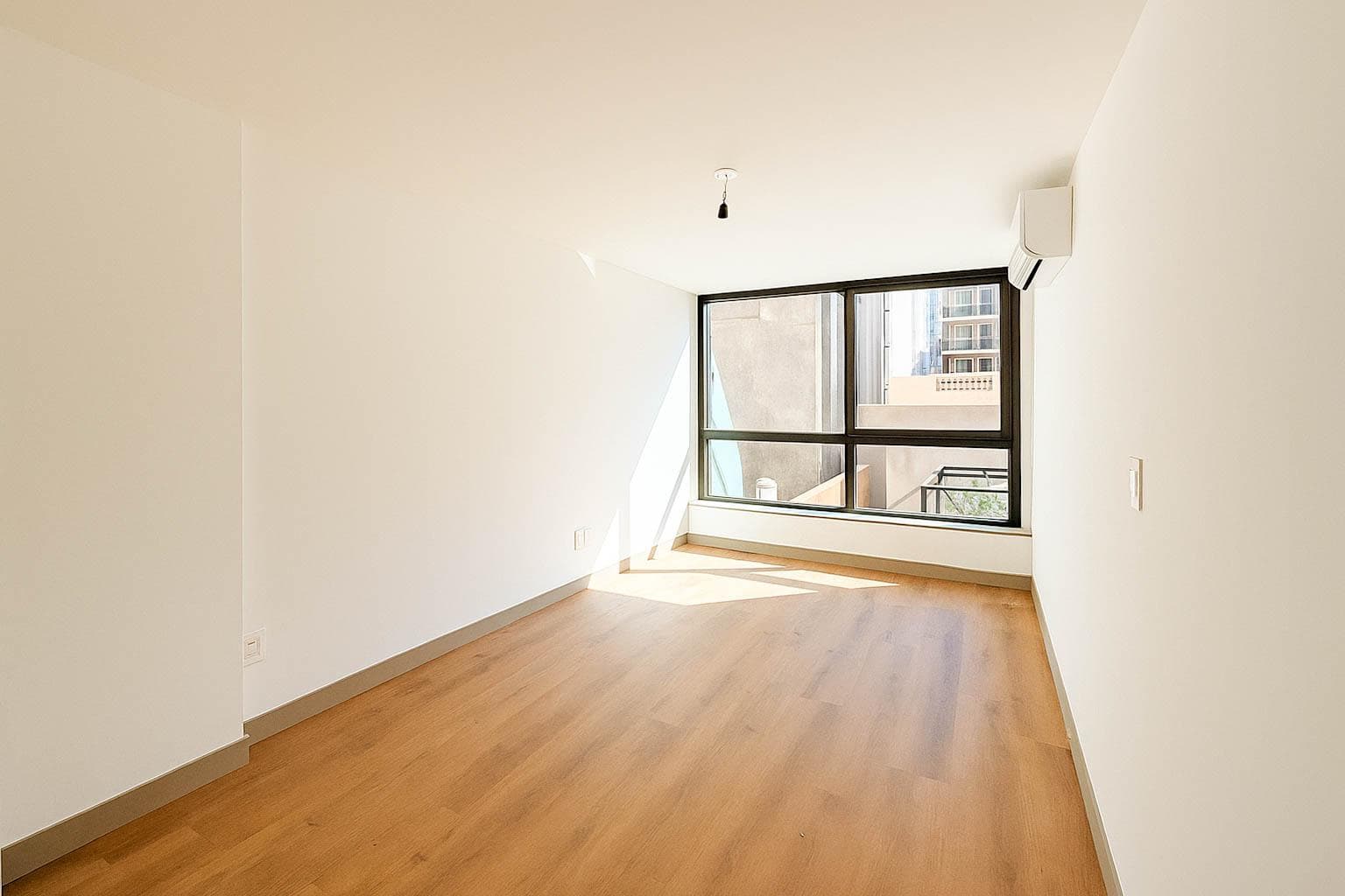 Two-bedroom apartment for sale with a balcony in Pocitos, across from JARDIN CATELLANOS