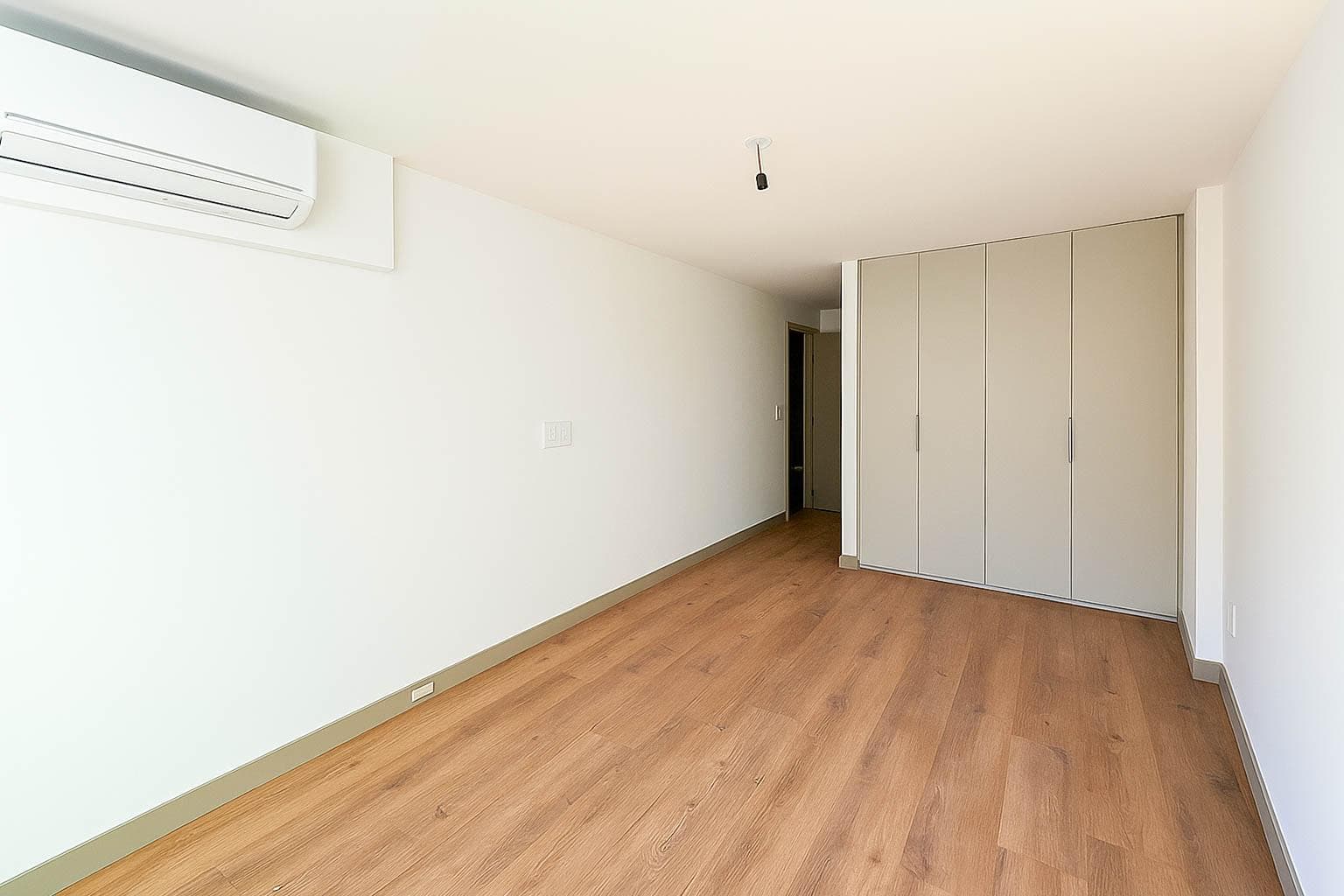 Two-bedroom apartment for sale with a balcony in Pocitos, across from JARDIN CATELLANOS