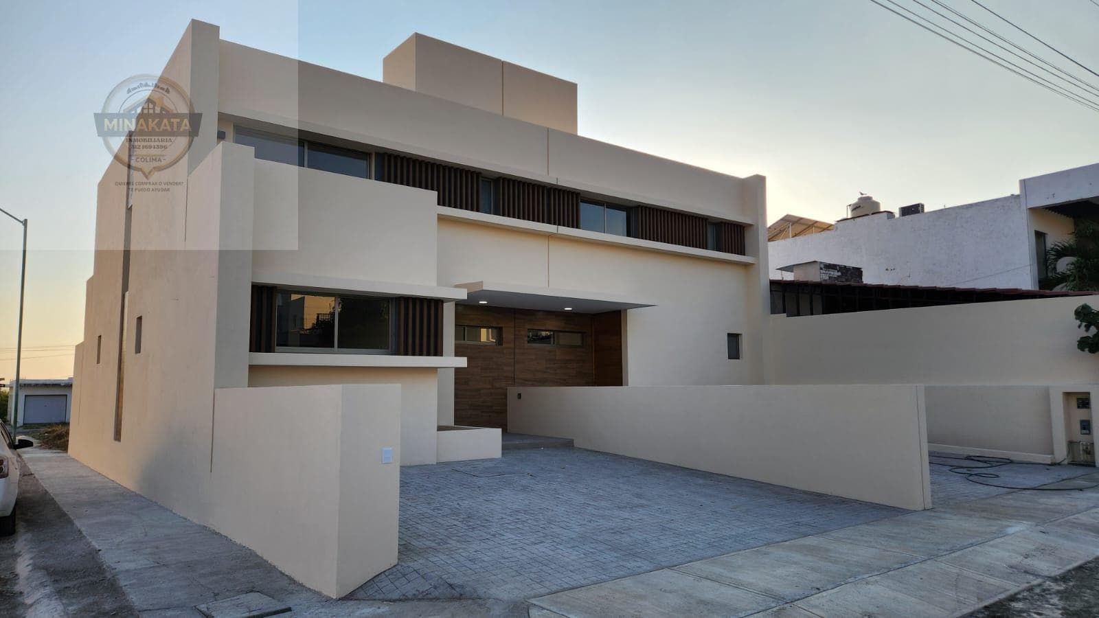Corner House, Carlos de la Madrid