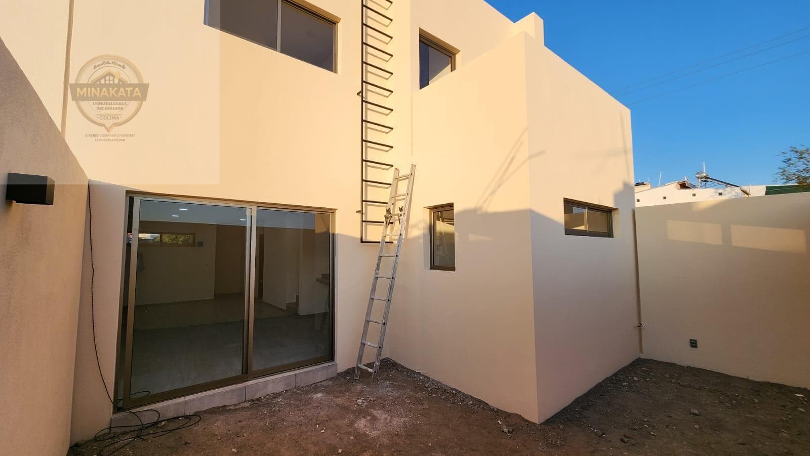 Corner House, Carlos de la Madrid
