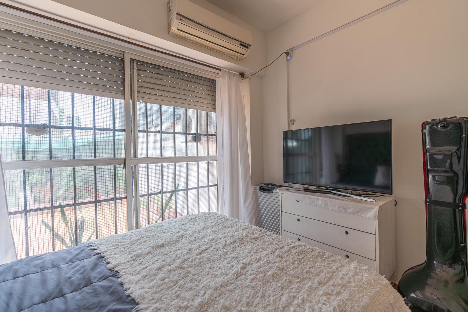 Total area: 110 m² | Large L-shaped patio | Separate living area | Very quiet