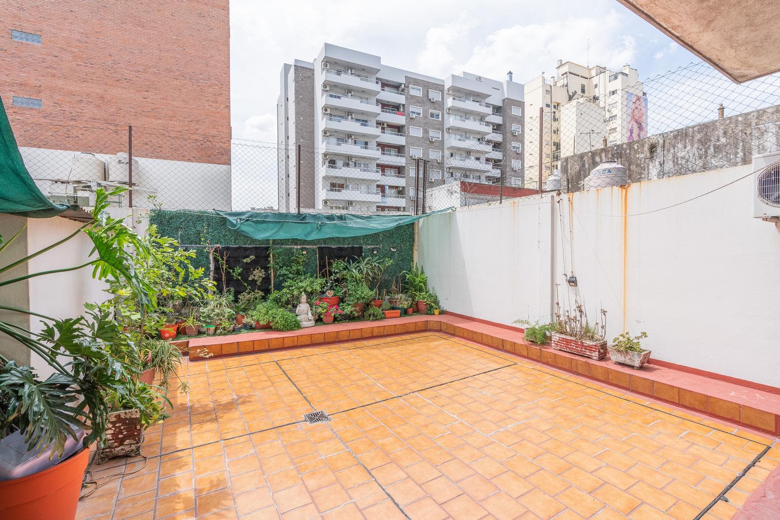 Total area: 110 m² | Large L-shaped patio | Separate living area | Very quiet
