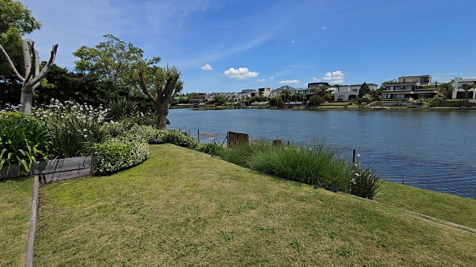 Furnished House for Rent on a Double Lot with Heated Pool and Lake View at El Golf Nordelta, Tigre