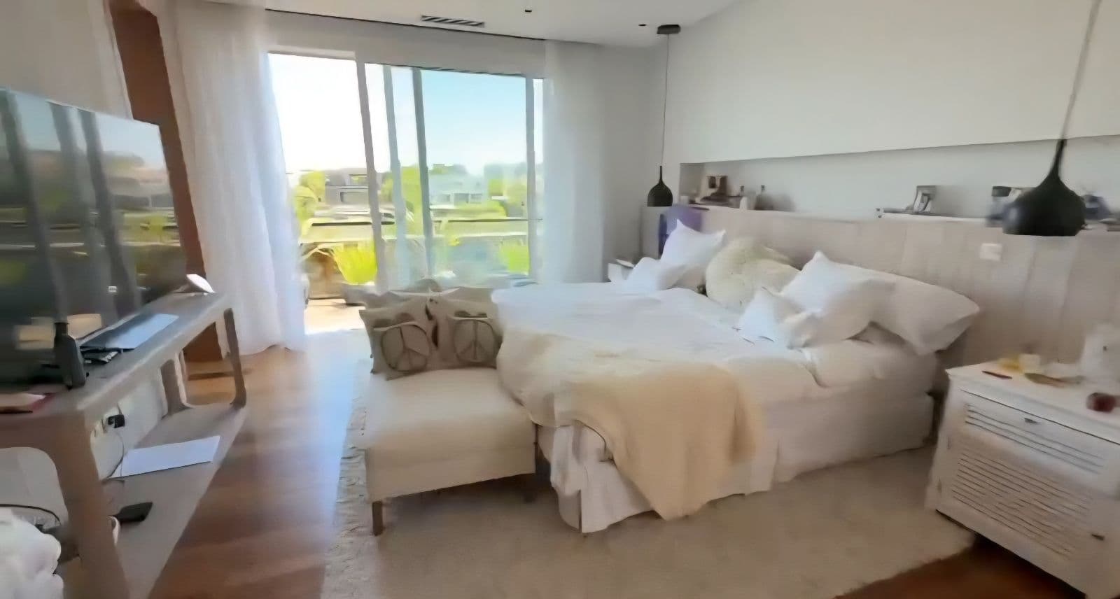 Furnished House for Rent on a Double Lot with Heated Pool and Lake View at El Golf Nordelta, Tigre