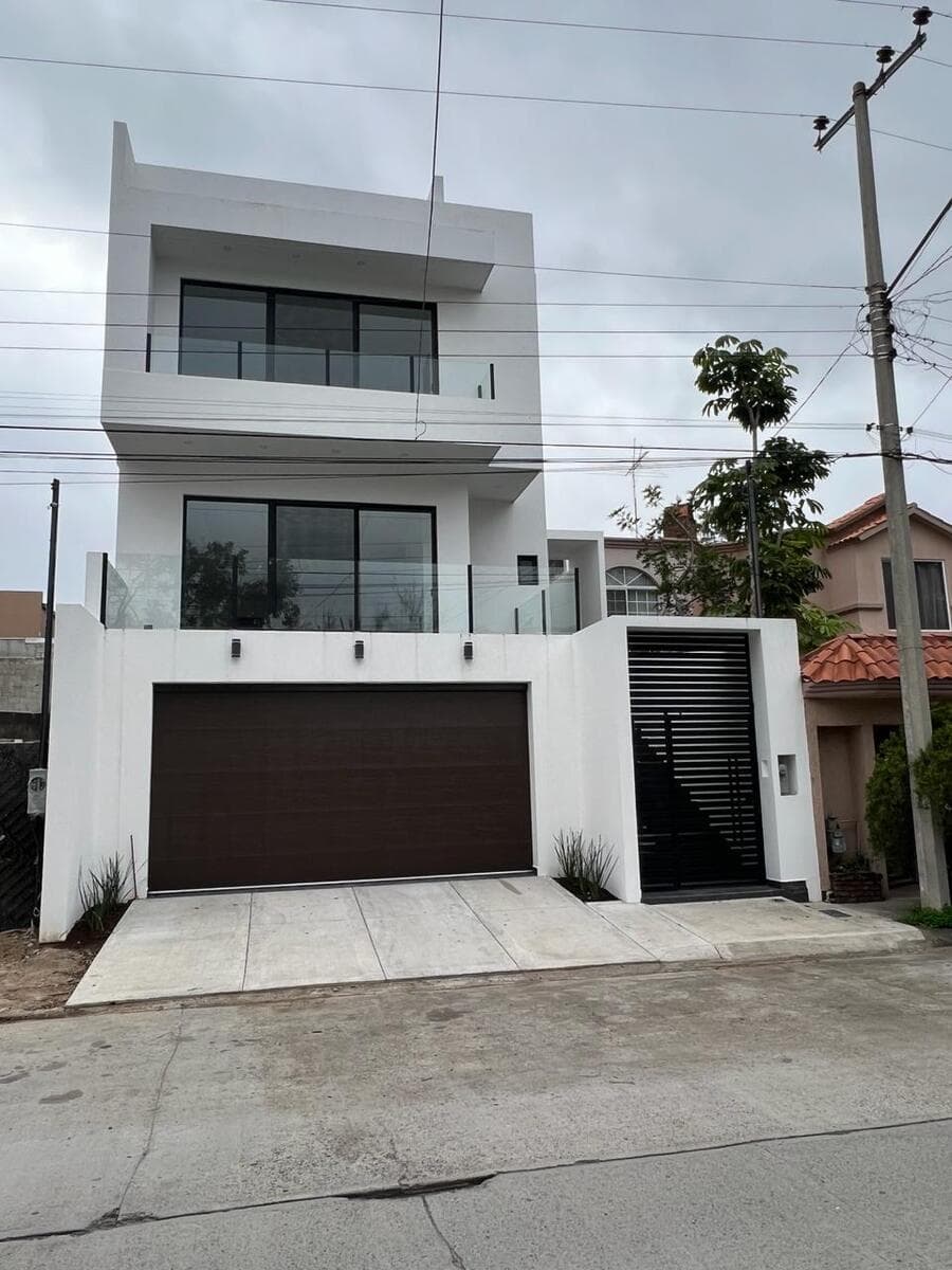 House for Sale in Chapultepec, 9th Section, Tijuana