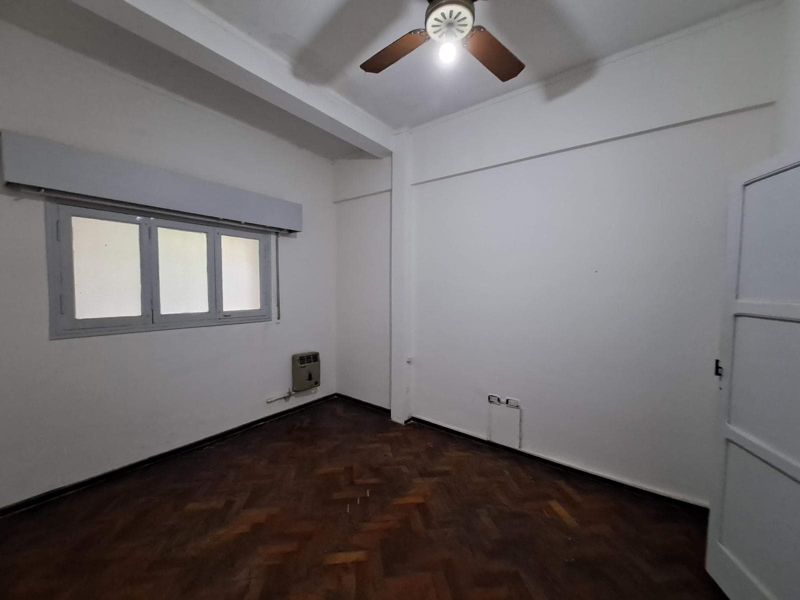Apartment suitable for professional use—8 rooms and a private patio