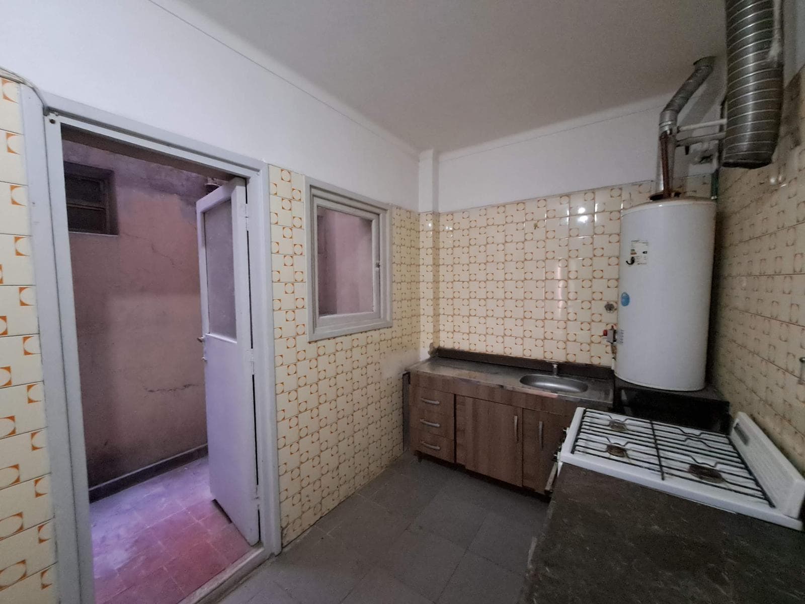 Apartment suitable for professional use—8 rooms and a private patio