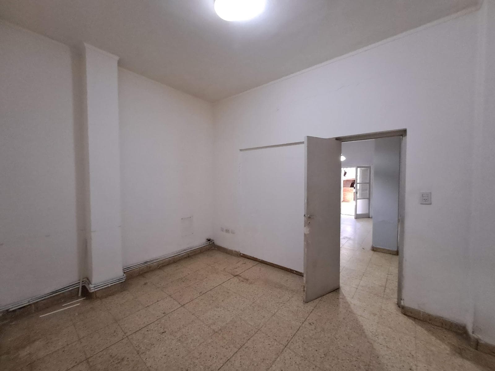 Apartment suitable for professional use—8 rooms and a private patio