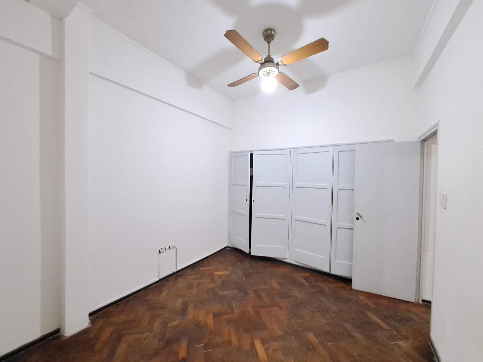 Apartment suitable for professional use—8 rooms and a private patio