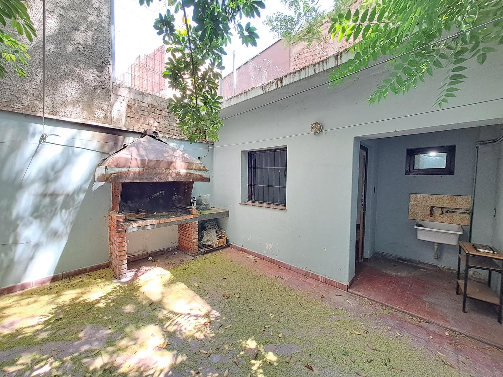 Apartment suitable for professional use—8 rooms and a private patio