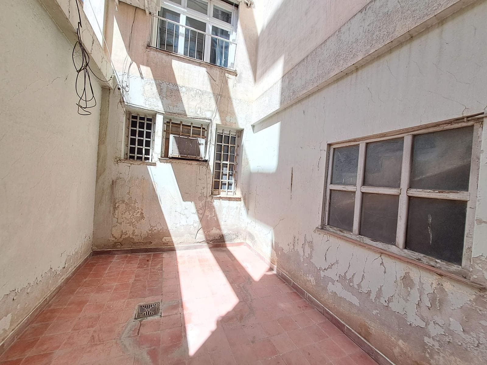 Apartment suitable for professional use—8 rooms and a private patio