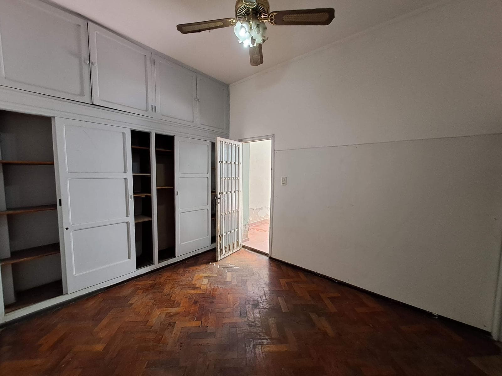 Apartment suitable for professional use—8 rooms and a private patio