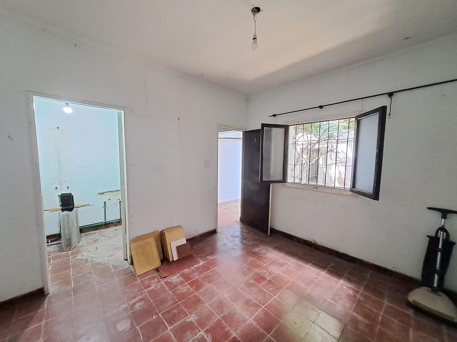 Apartment suitable for professional use—8 rooms and a private patio