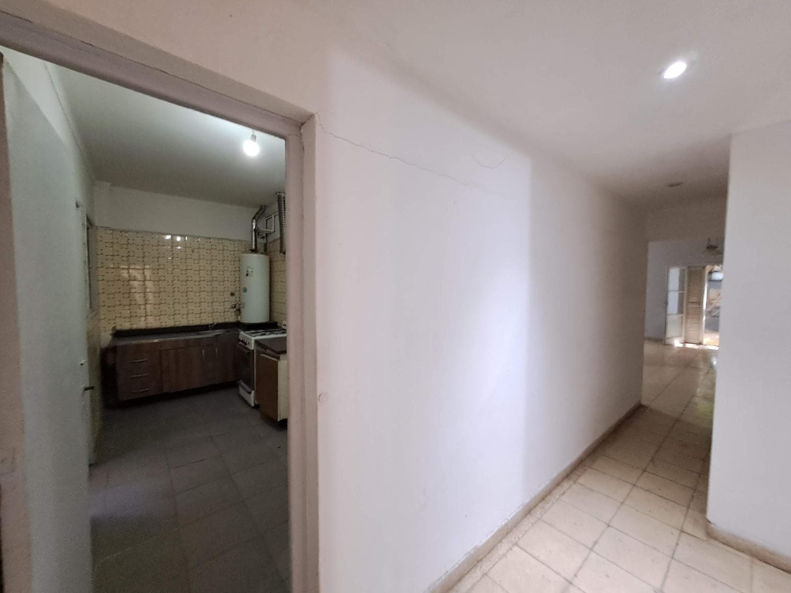 Apartment suitable for professional use—8 rooms and a private patio