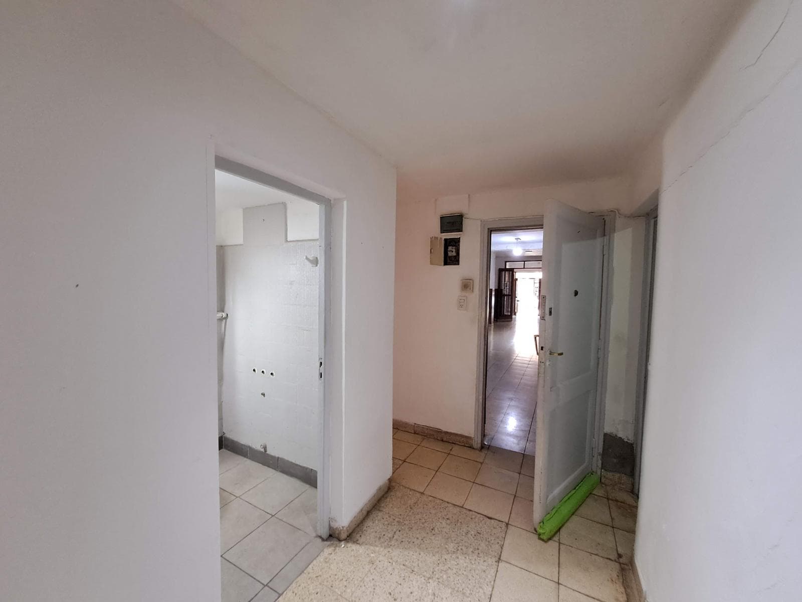 Apartment suitable for professional use—8 rooms and a private patio