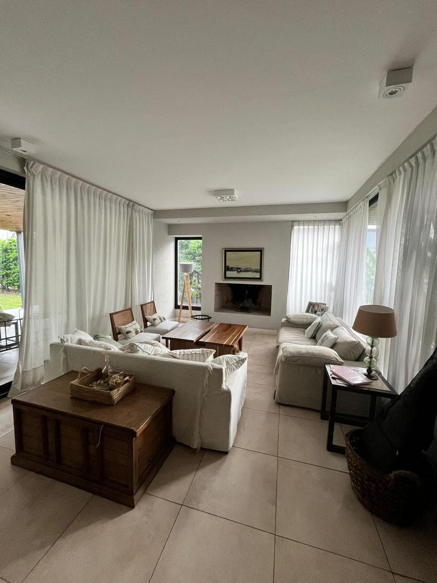 SHORT-TERM RENTAL: House in the Lagos del Norte Neighborhood