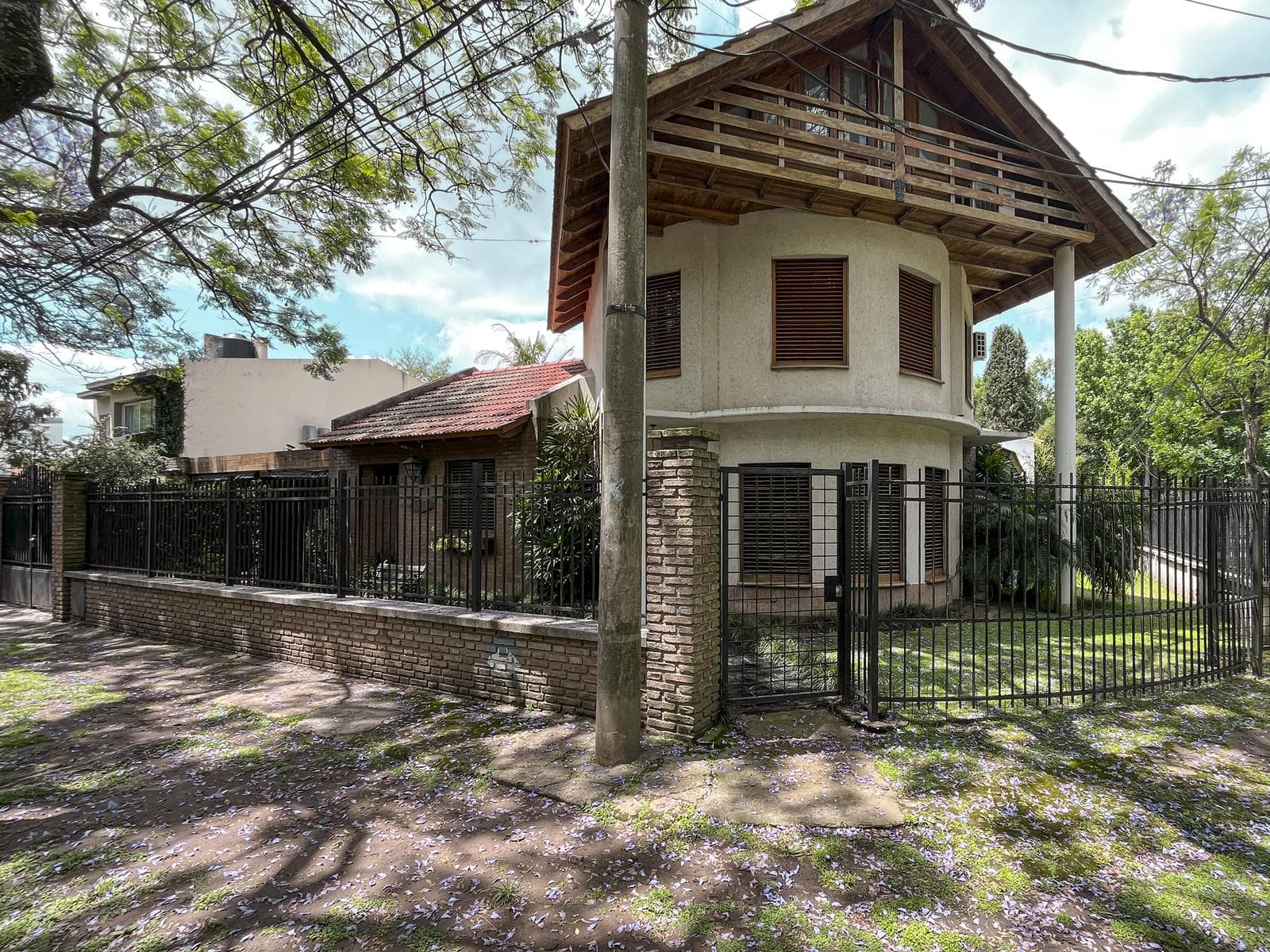 Casa de 4 dormitorios con pileta y jardín en Fisherton