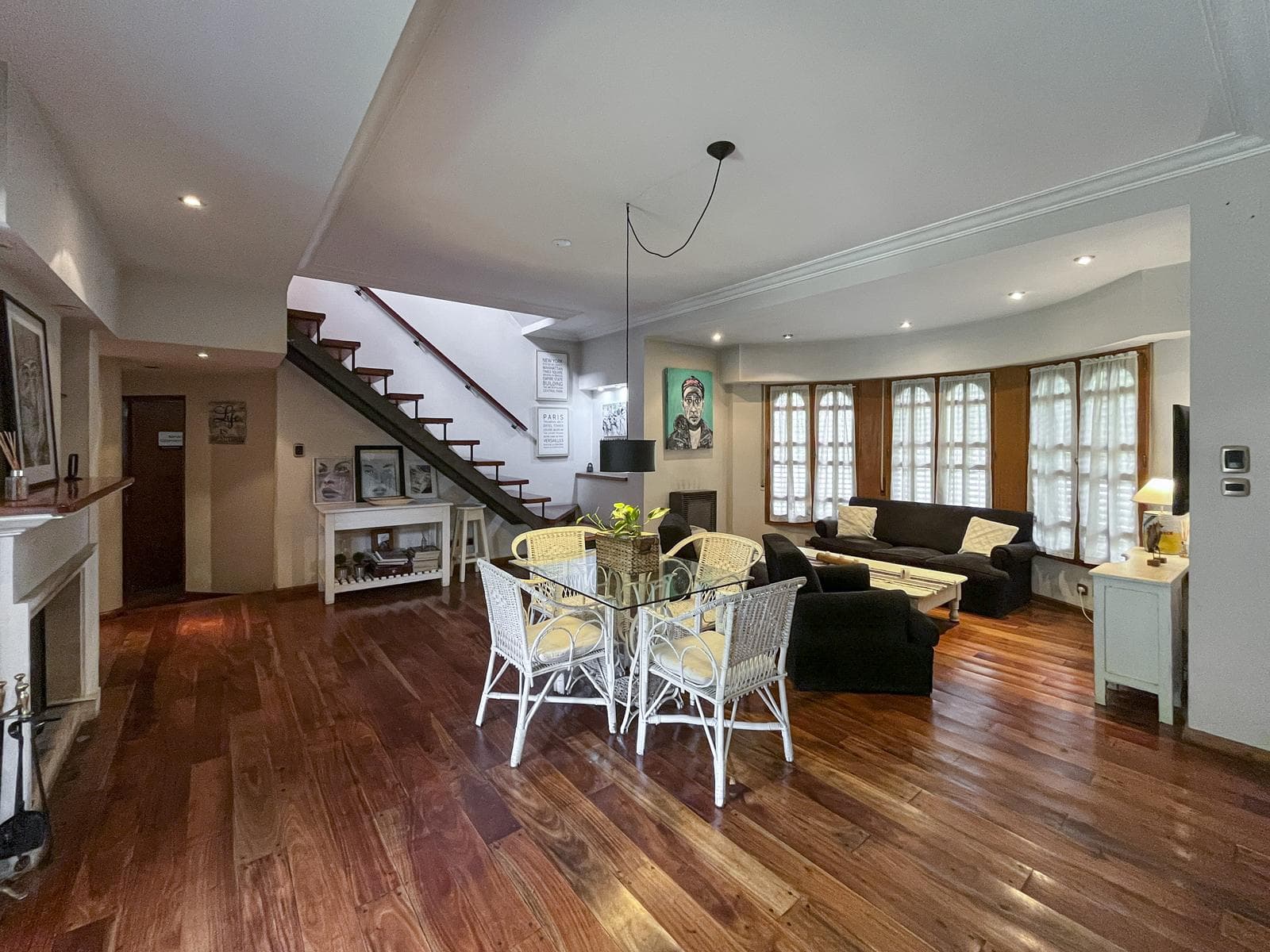 Casa de 4 dormitorios con pileta y jardín en Fisherton