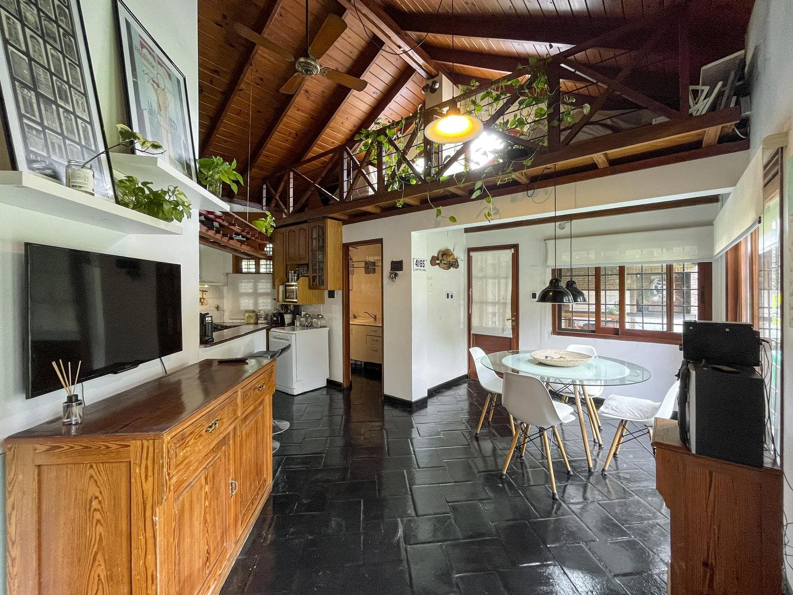 Casa de 4 dormitorios con pileta y jardín en Fisherton